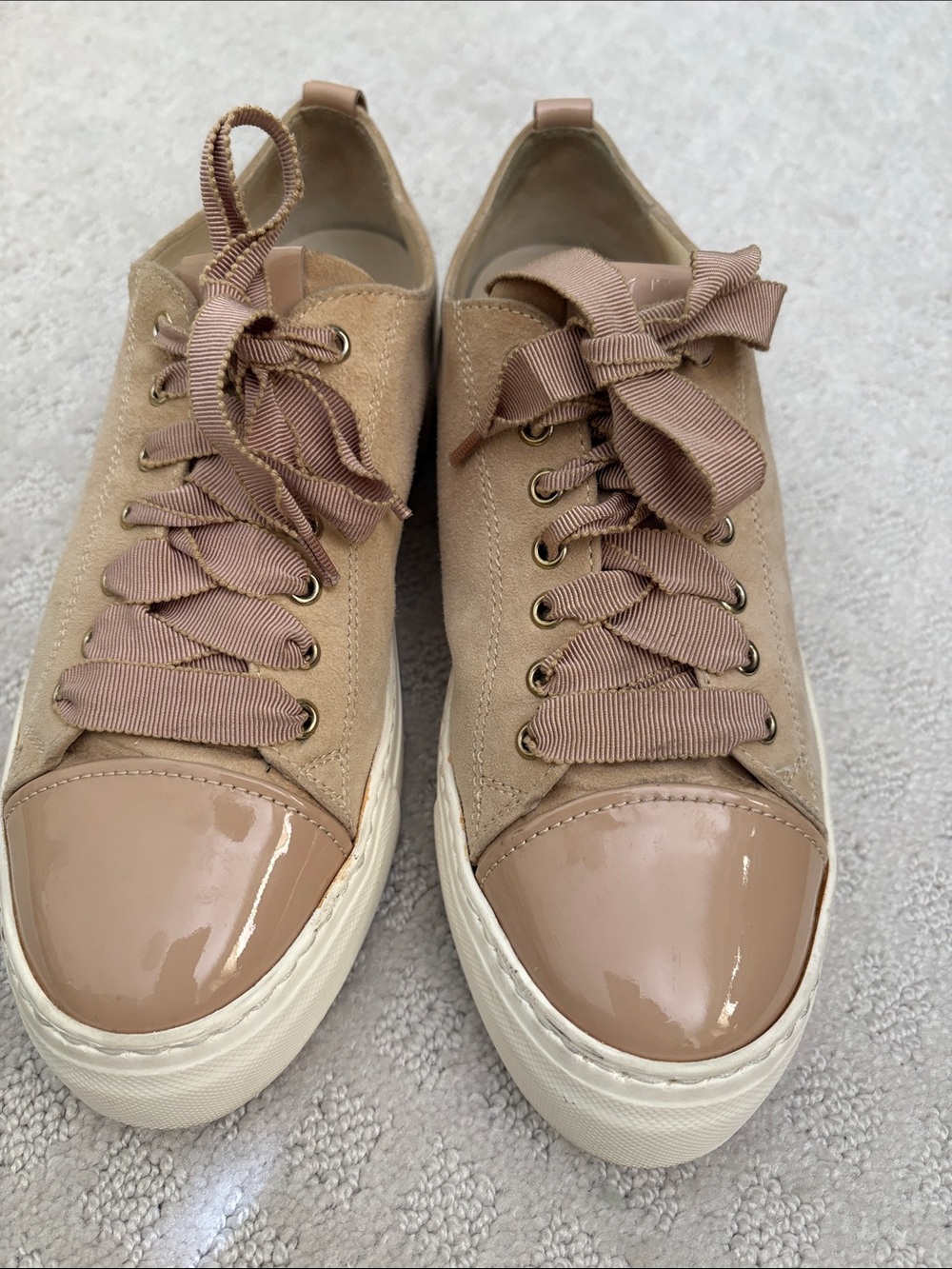 AGL ATTILIO GIUSTI LEOMBRUNI Beige Suede & Patent Toe Platform Sneakers